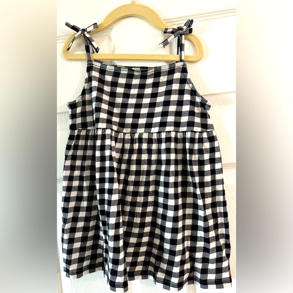 Kids black and white tank top